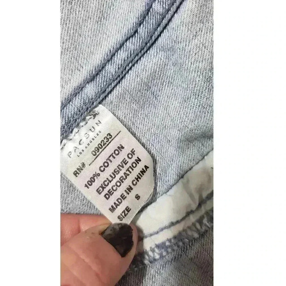 PacSun denim jacket embroidered roses womens size small fits like a med cute!! - Picture 6 of 6